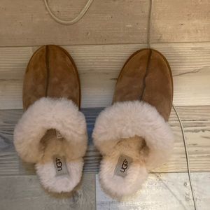 UGG slippers used size 8